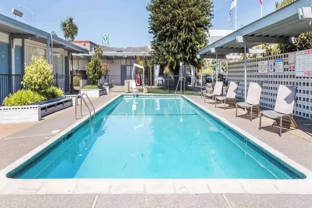 Travelodge by Wyndham San Francisco Airport North - Havuz