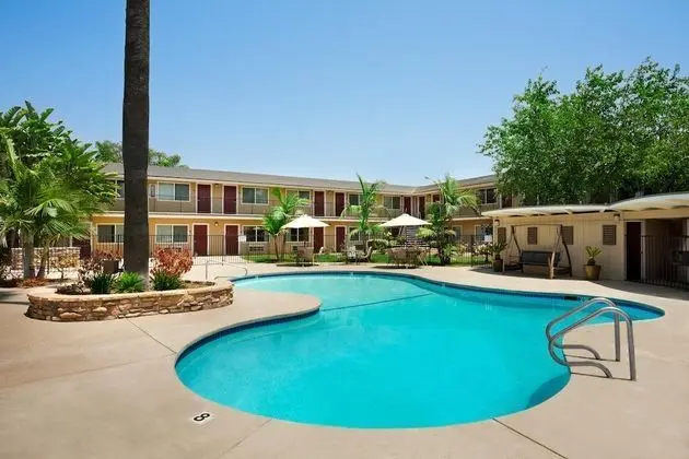Travelodge by Wyndham Santa Maria - Havuz