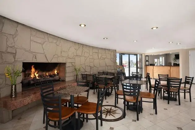 Travelodge by Wyndham Santa Maria - Yeme / İçme