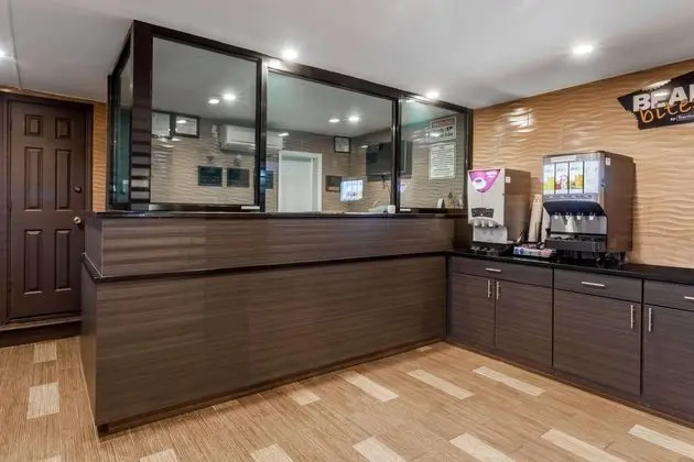 Travelodge by Wyndham South Hackensack - Lobi