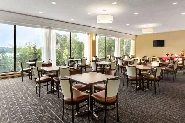 Travelodge by Wyndham Sydney - Yeme / İçme