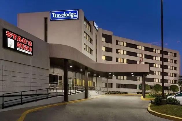 Travelodge by Wyndham Toronto East - Dış Mekan