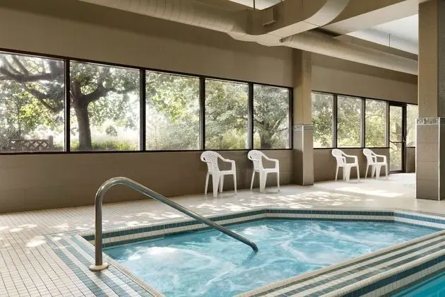 Travelodge by Wyndham Toronto East - Spa