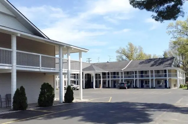 Travelodge by Wyndham Traverse City MI 