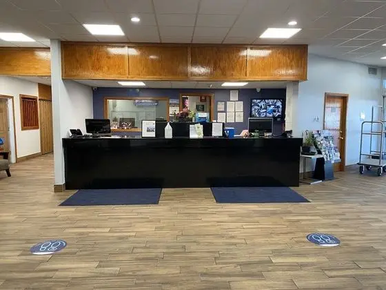 Travelodge by Wyndham Water’s Edge Hotel - Racine - Lobi