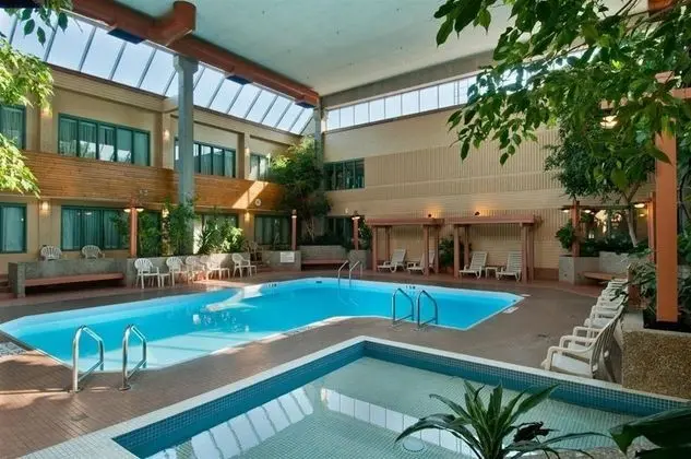 Travelodge by Wyndham Winnipeg East