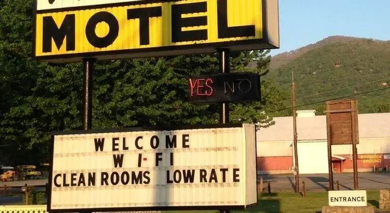 Travelowes Motel - Maggie Valley