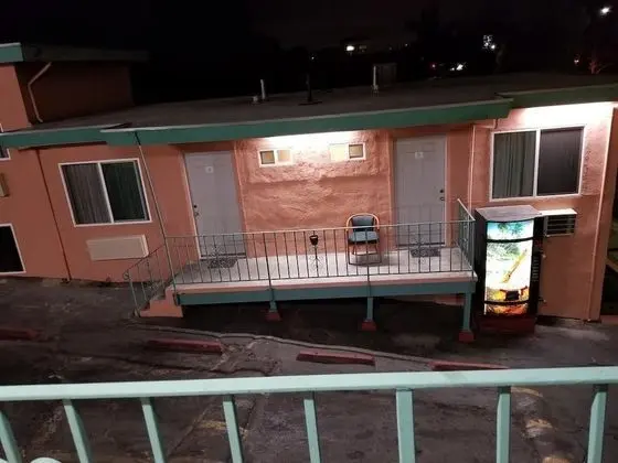 Travis Lodge Motel 16 - Dış Mekan