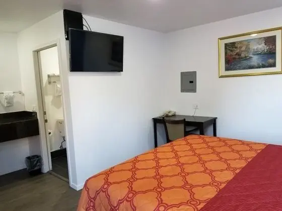 Travis Lodge Motel 16 - Oda