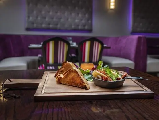 Treacys Oakwood Hotel - Yerinde Yemek
