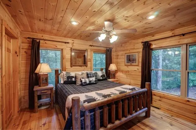 Tree Top Getaway Log House with Views | NFL Sunday Ticket Included - Oda