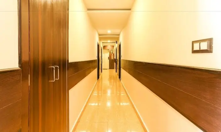 Treebo Habitat Suites and Rooms - İç Mekan