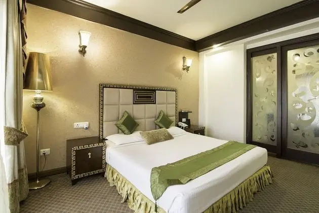 Treebo Royce, New Friends Colony