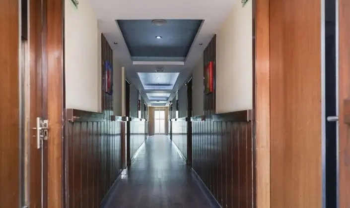 Treebo Select Grand Premier Suites - İç Mekan