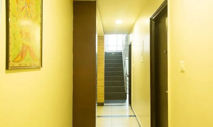 Treebo Stay Inn International - İç Mekan