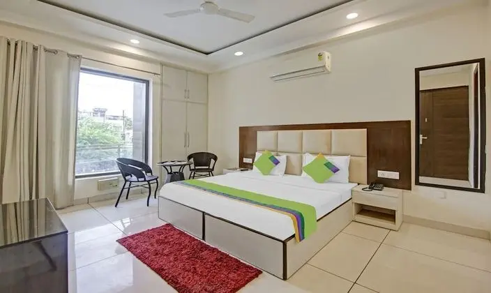 Treebo Trend Apple Pie