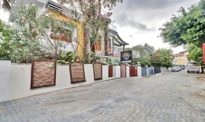 Treebo Trend Backpackers Inn
