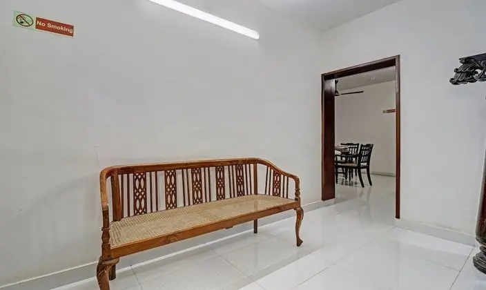 Treebo Trend Backpackers Inn - Lobi