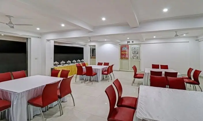 Treebo Trend Grand Town House - Yerinde Yemek