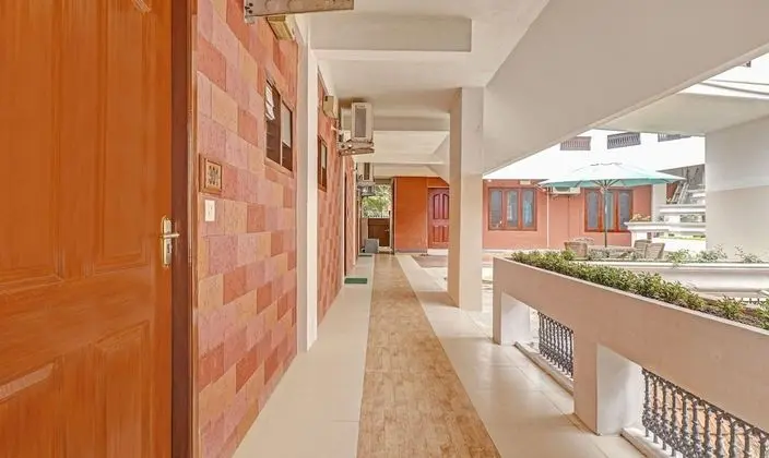Treebo Trend Green Palm Resorts - Lobi