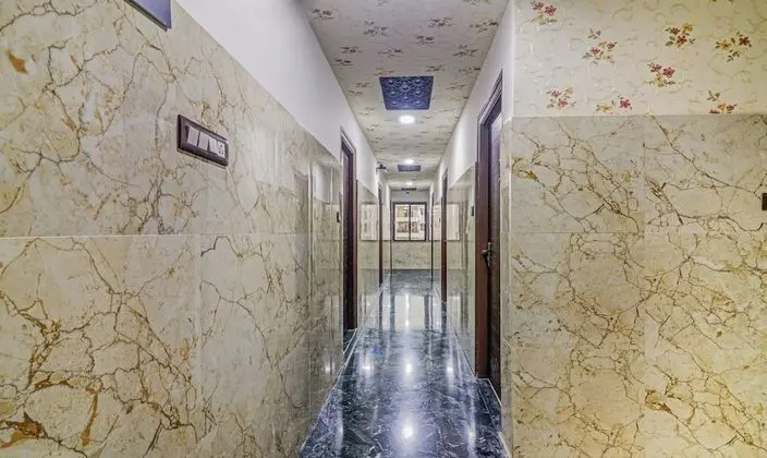 Treebo Trend J A Royal Suites - Lobi