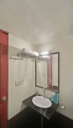 Treebo Trend President Suites - Banyo Tipleri