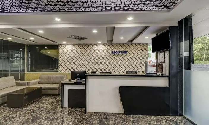 Treebo Trend Sahara Suites - Lobi