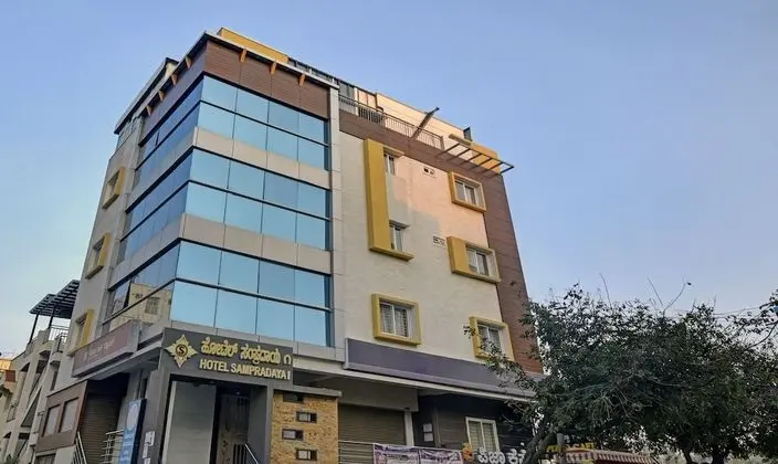 Treebo Trend Hotel Sampradaya - Dış Mekan