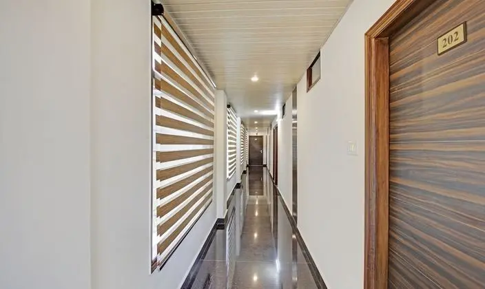 Treebo Trend Srishti Vaikunth - Lobi