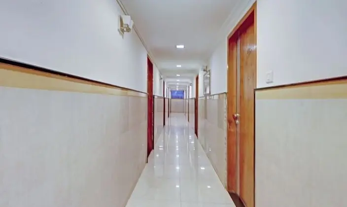 Treebo Trend Suraksha Inn - Lobi