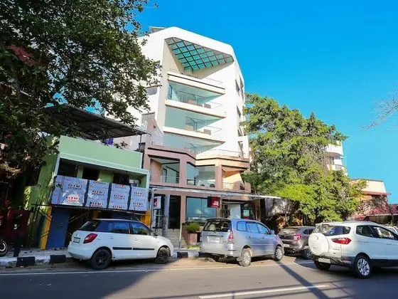 Treebo Trend Time Square - Dış Mekan