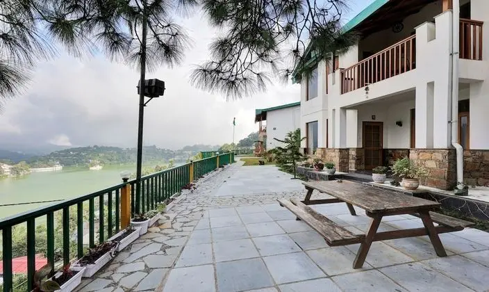 Treebo Trend Vista Lago