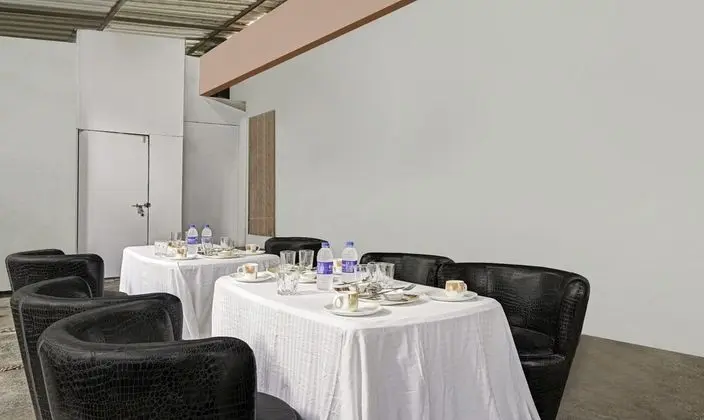 Treebo Trend Zara Grand Inn - Yerinde Yemek