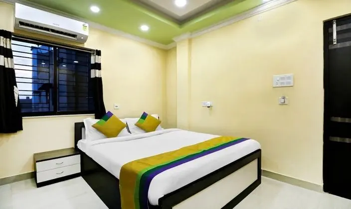Treebo Trip Hotel Holiday Royal