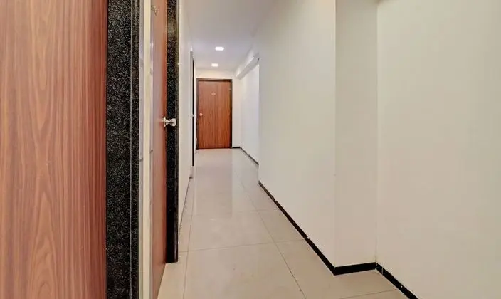 Treebo Trip Hotel RK Residency - İç Mekan