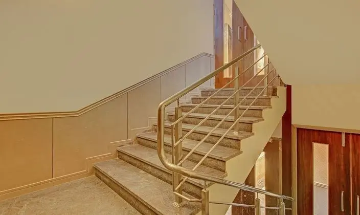 Treebo Tryst Relax Inn Patel Nagar - İç Mekan