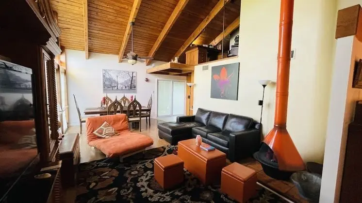 Treehouse Apartment Rentals - İç Mekan