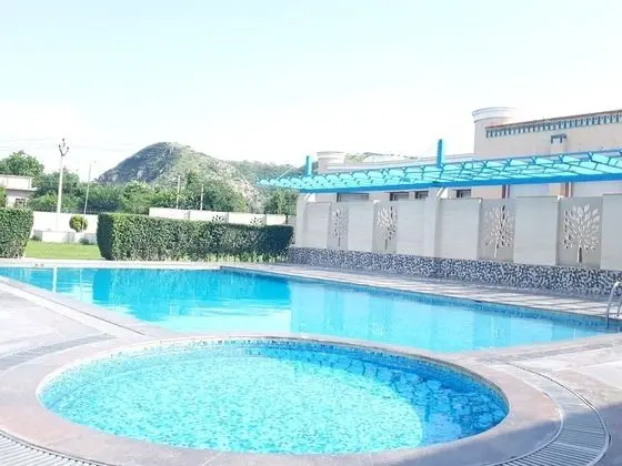 Treehouse Sunrise Resort & Caravan Park - Havuz
