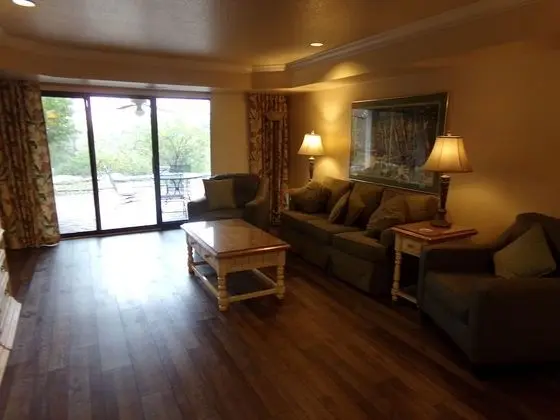 Treetop Condominium - Öne Çıkan Resim