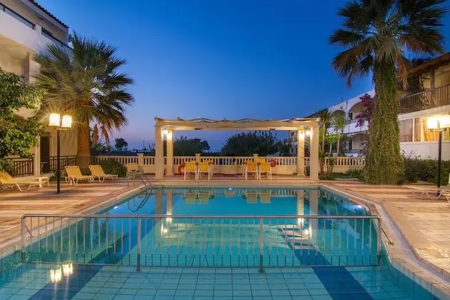 Trefon Hotel Apartments and Suites - Havuz