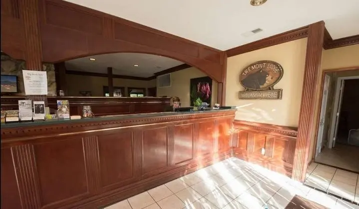 Tremont Lodge & Resort - Lobi