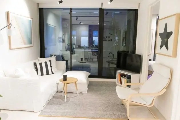 Trendy 1 Bedroom Apartment in the Heart of Collingwood - Oda Düzeni