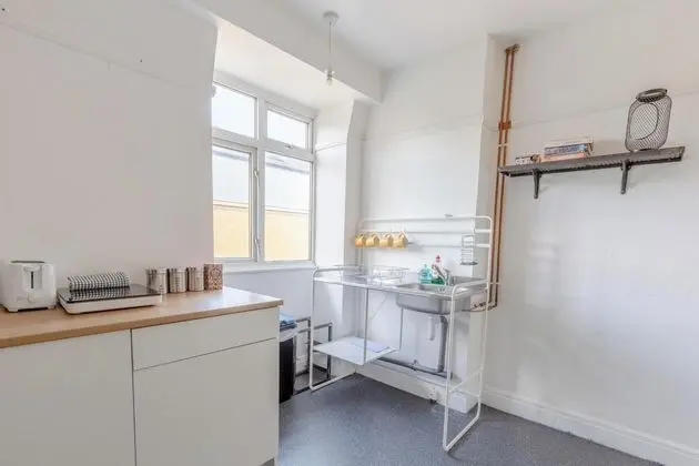 Trendy 1 Bedroom Apartment in Kings Cross - Mutfak