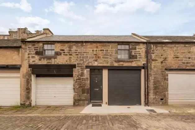 Trendy 1-bedroom Main Door House in New Town