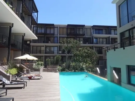 Trendy 1-BR City Center Apt - Havuz