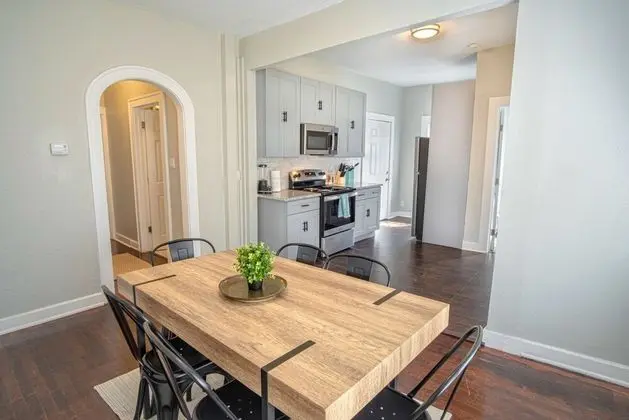 Trendy 3 BR Prime Apt Near Downtown - İç Mekan