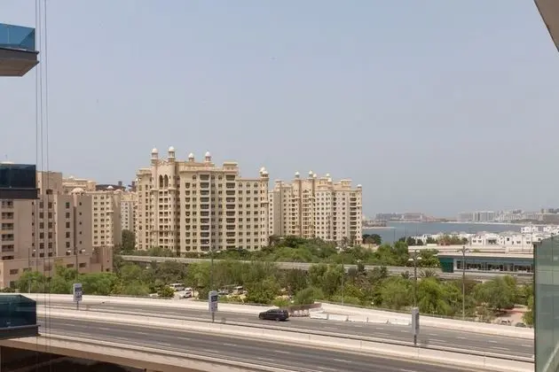 Trendy & Capacious 1BR Apartment in The Palm