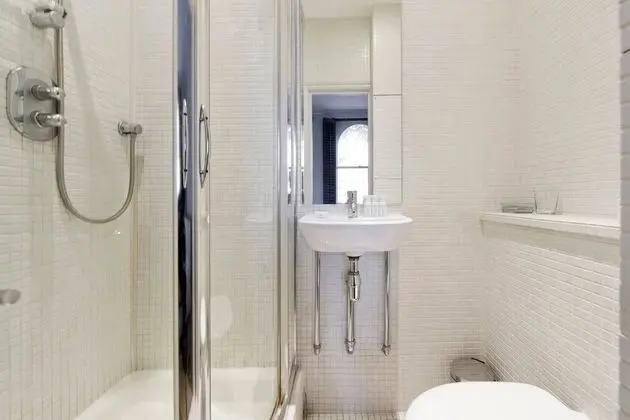 Trendy, Fun 2-bed in Chelsea - Banyo Tipleri