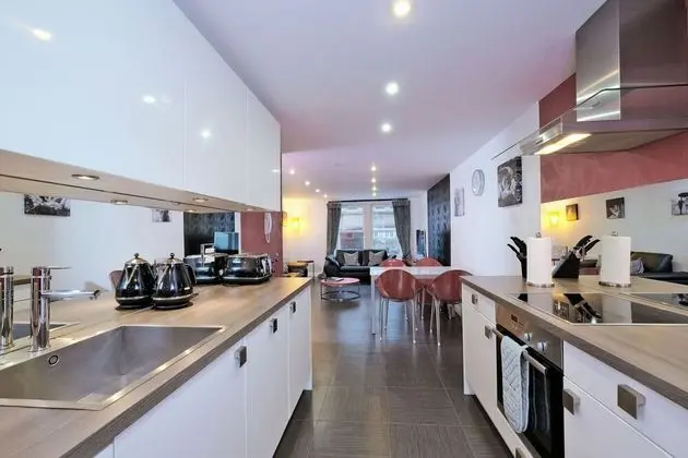 Trendy Home in Aberdeen - Mutfak