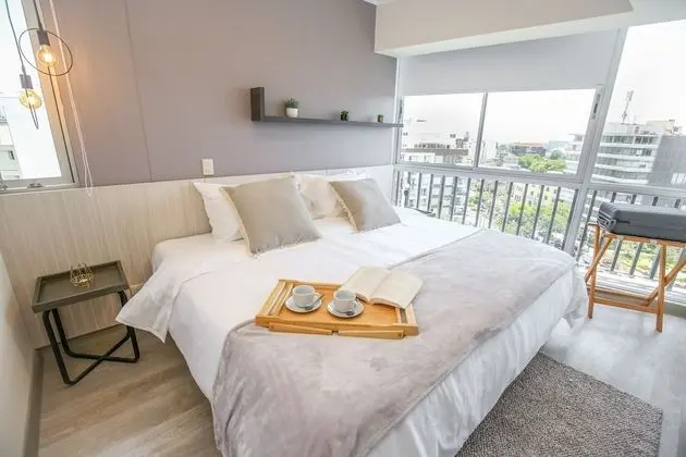 Trendy Host Black - San Isidro - Öne Çıkan Resim